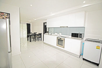 โรงแรม The Place Pratumnak By Sunny
