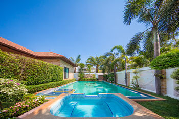 Majestic Pool * Pattaya