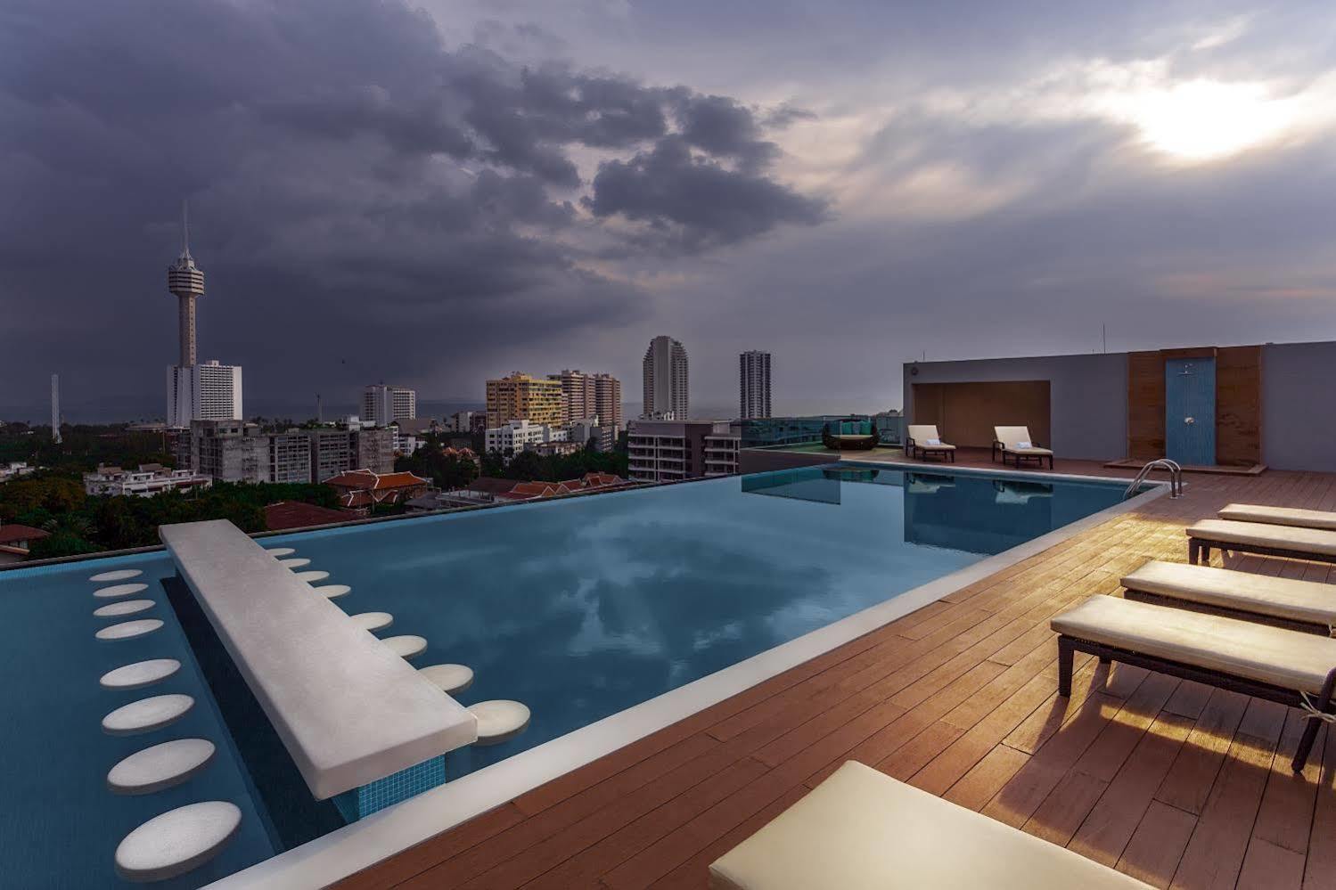 Unique Regency Hotel 4*