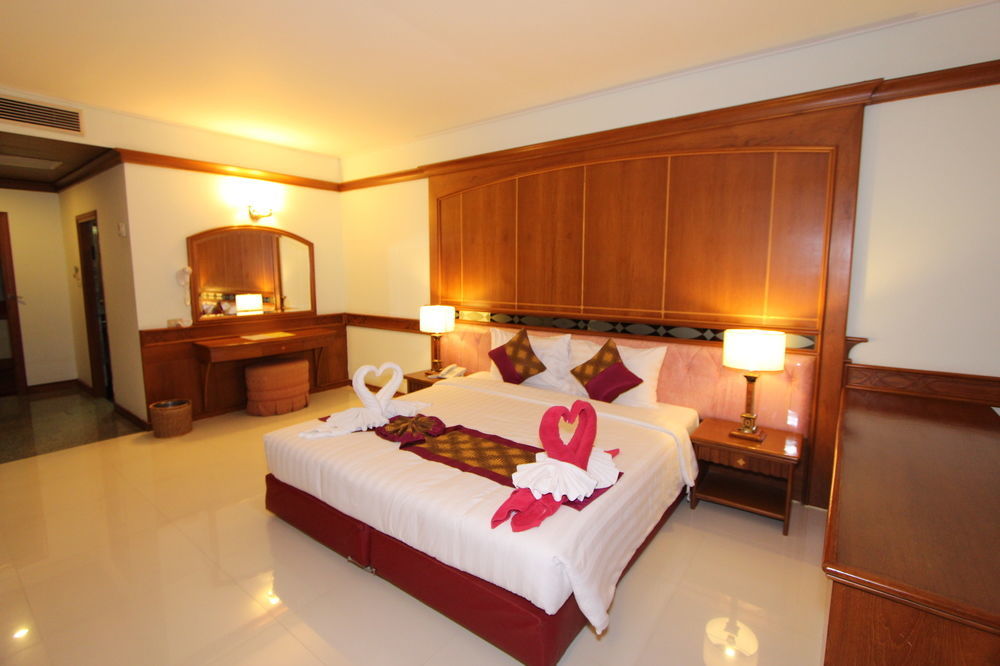 The Camelot 4* Pattaya