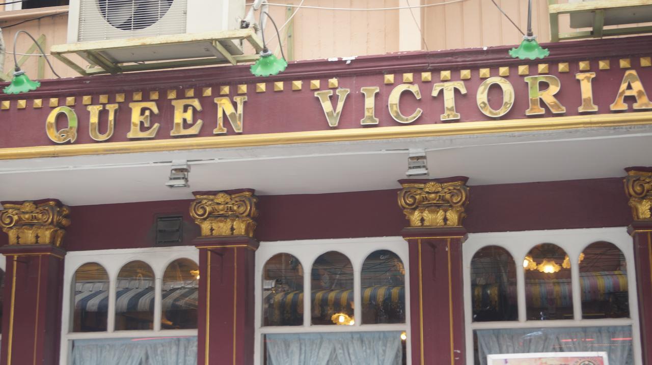 Queen Victoria 2*