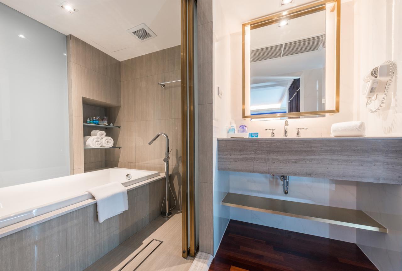 Hotel A-one The Royal Cruise - Sha Extra 4*