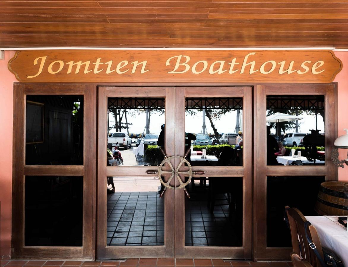 Jomtien Boathouse Hotel