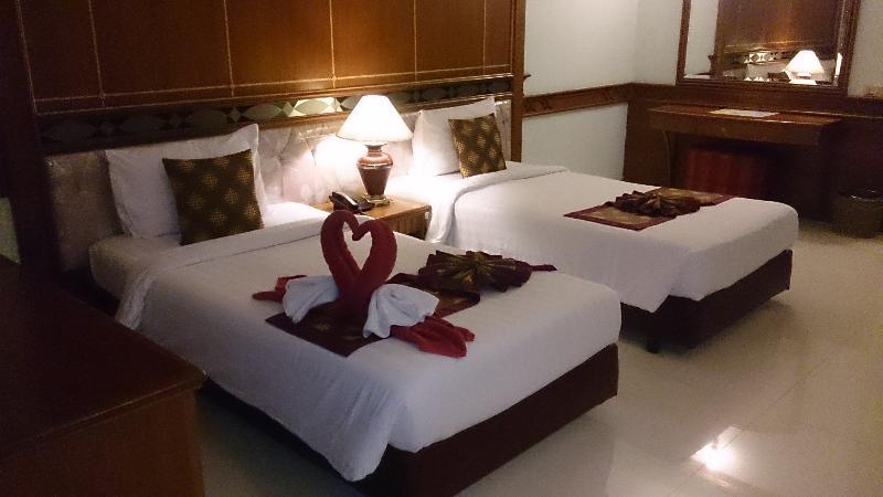The Camelot Hotel 4*
