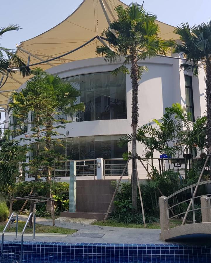 Tropical Pool View Free Electric Wifi Pattaya