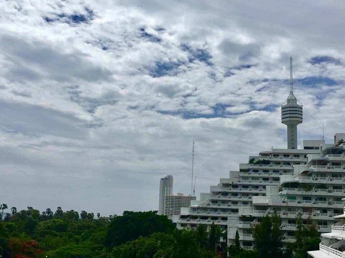 Apartment Condominum In Jomtien With Sea View, Balcony And Free Wifi Pattaya
