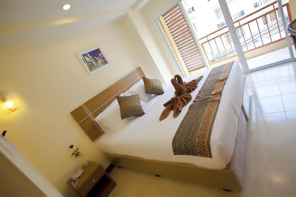 Iris Hotel 3*