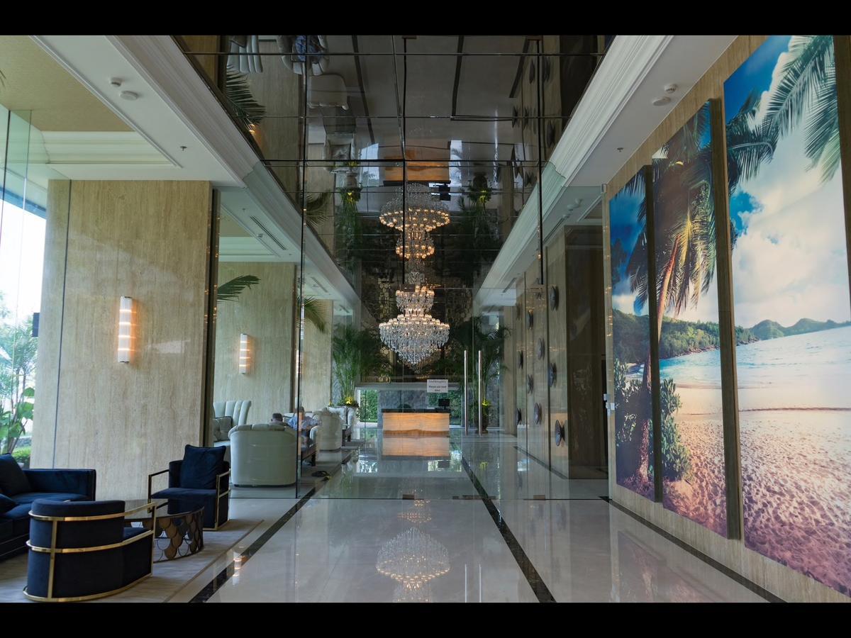 The Palm Front Apartment *