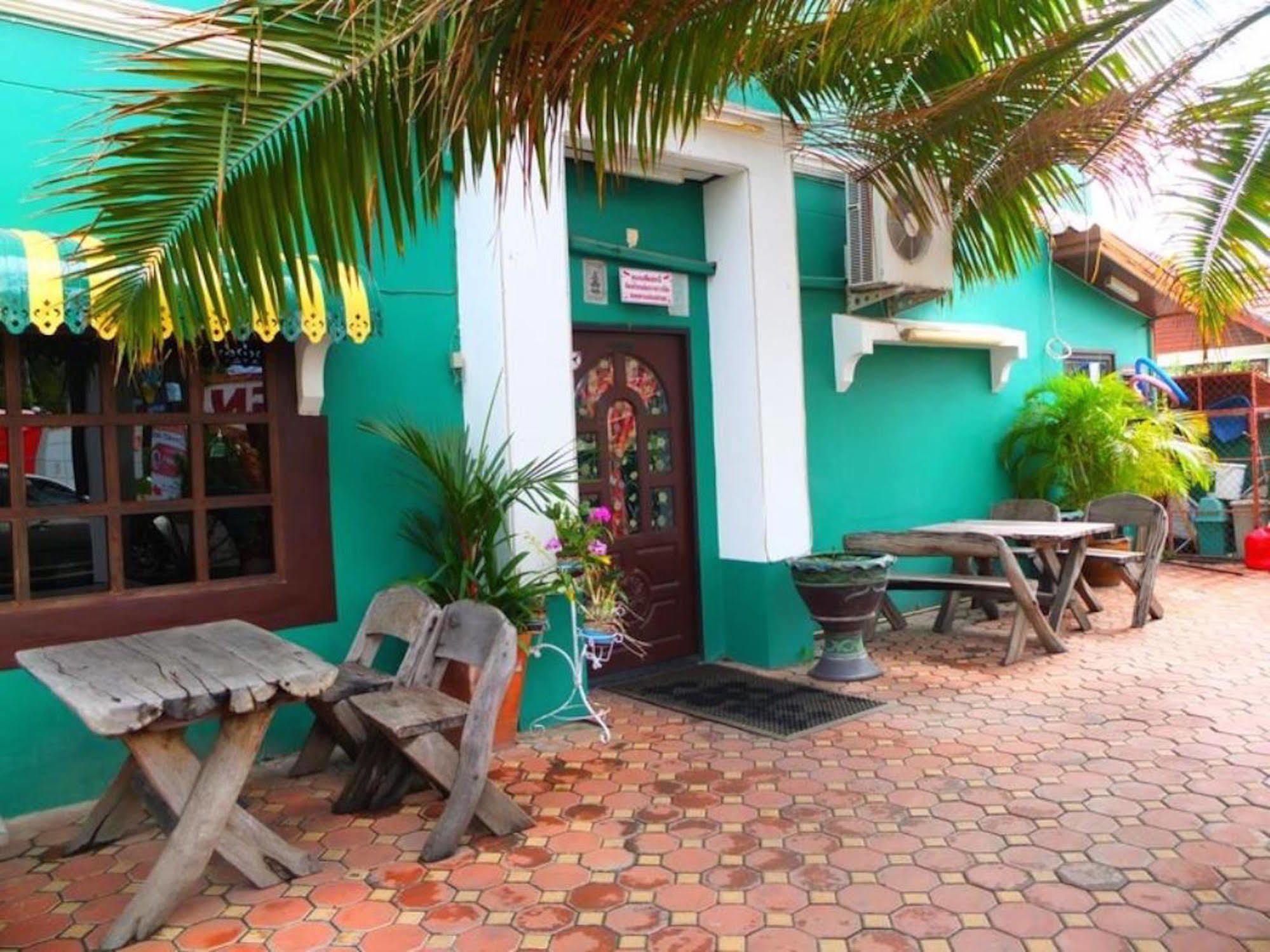 The Caddy Shack Hotel Pattaya