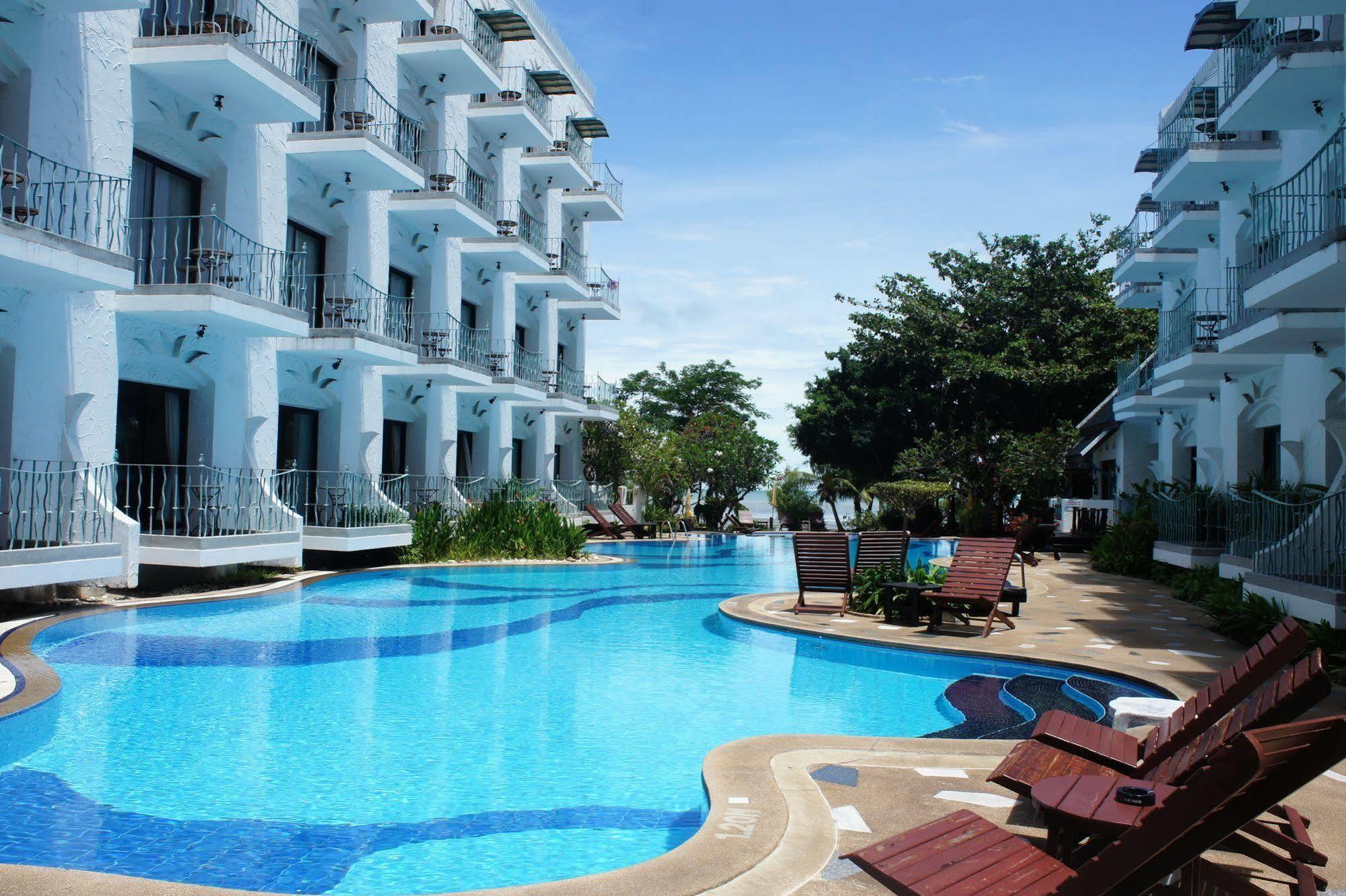 Naklua Resort 3*