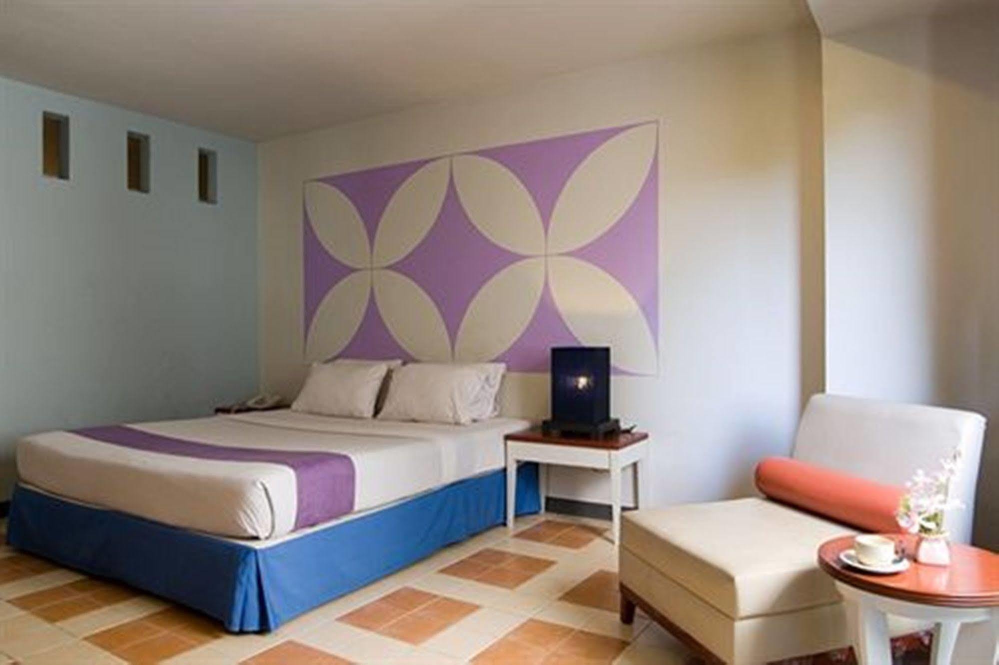 Hotel Sawasdee Sea View 3*