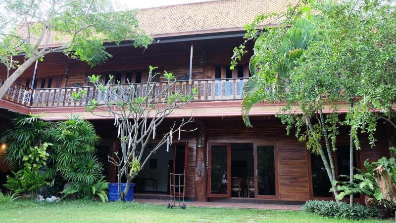 Deeden Hotel