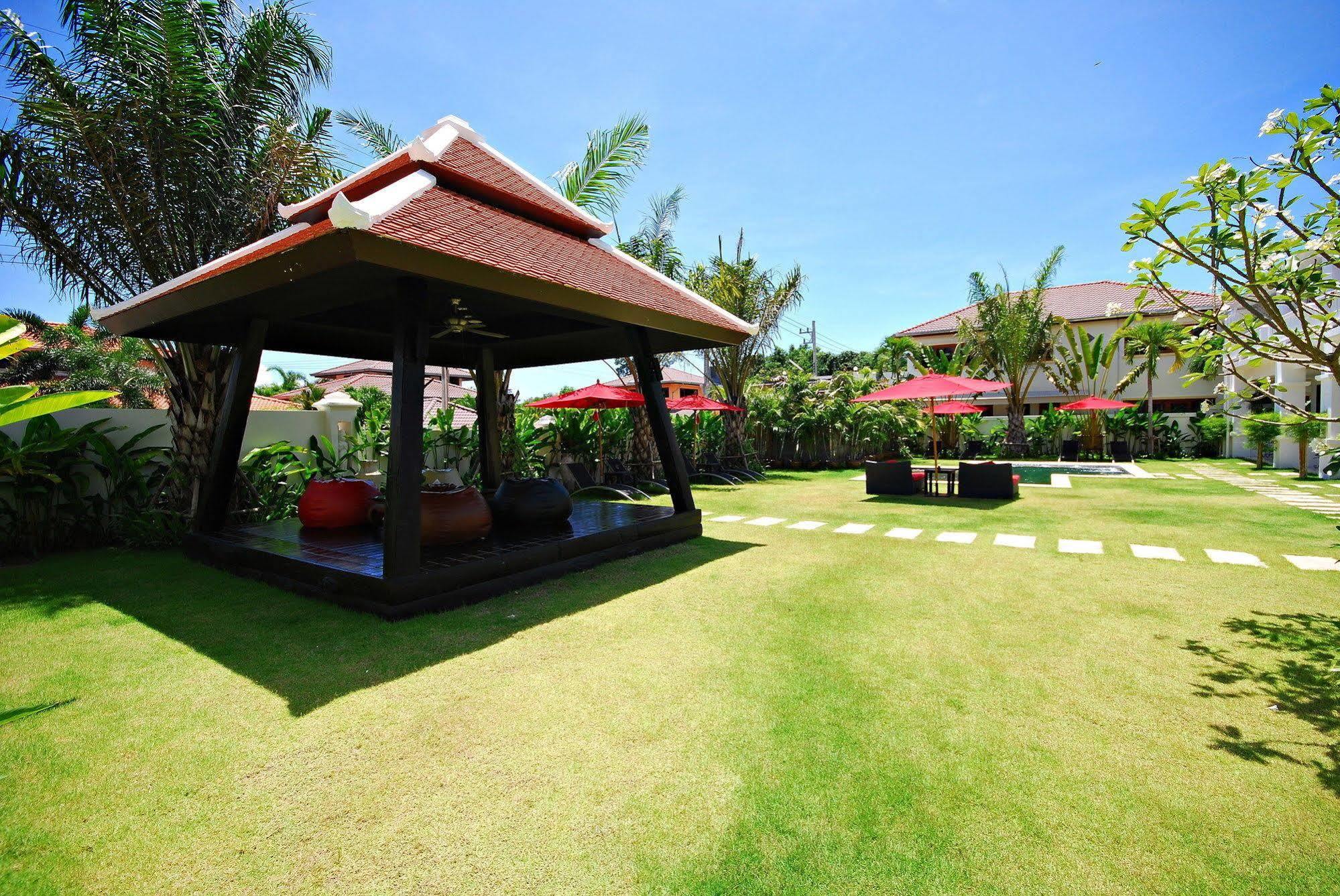 Palm Grove Resort, Pattaya Resort