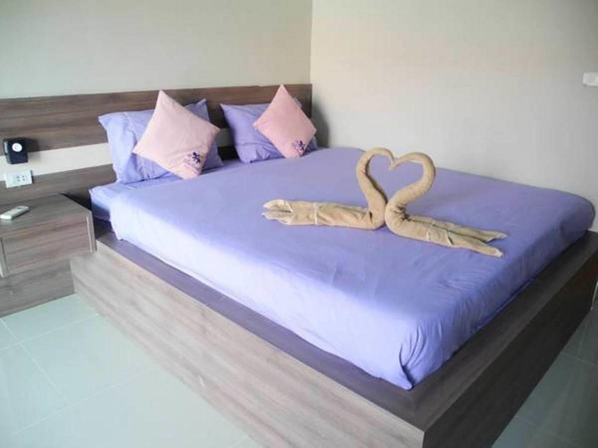 Bee Orchid Pool Hotel