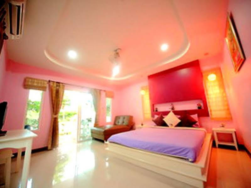 Hotel Bee Orchid Pool Pattaya