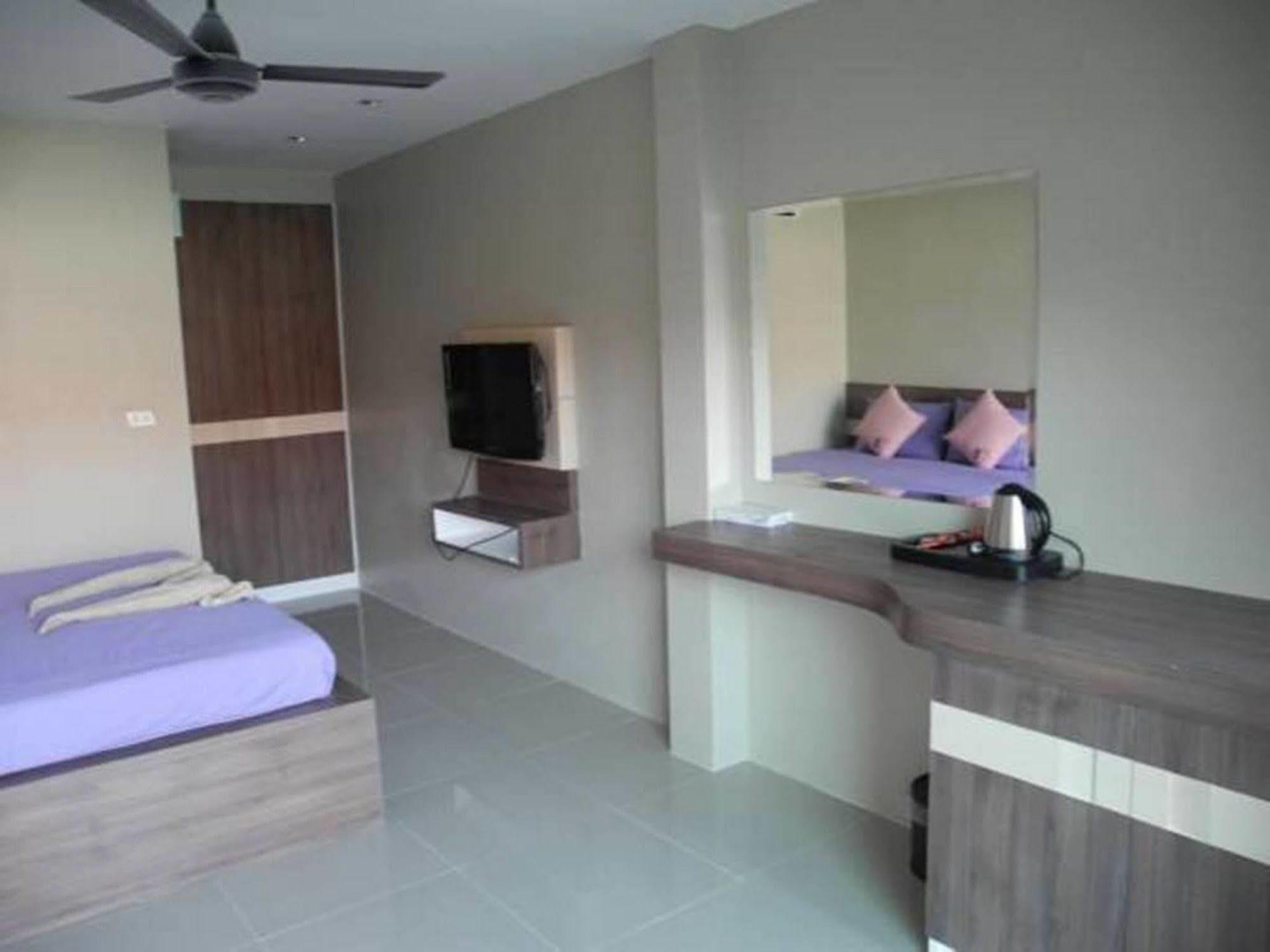 Bee Orchid Pool 3* Pattaya