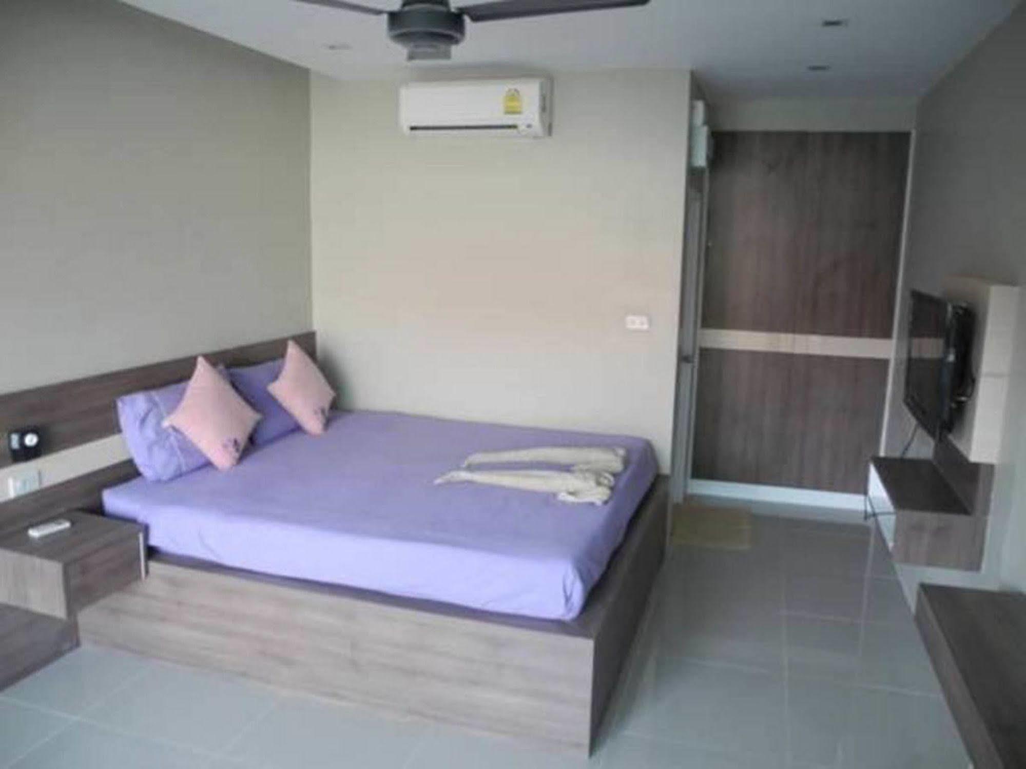 Bee Orchid Pool 3* Pattaya