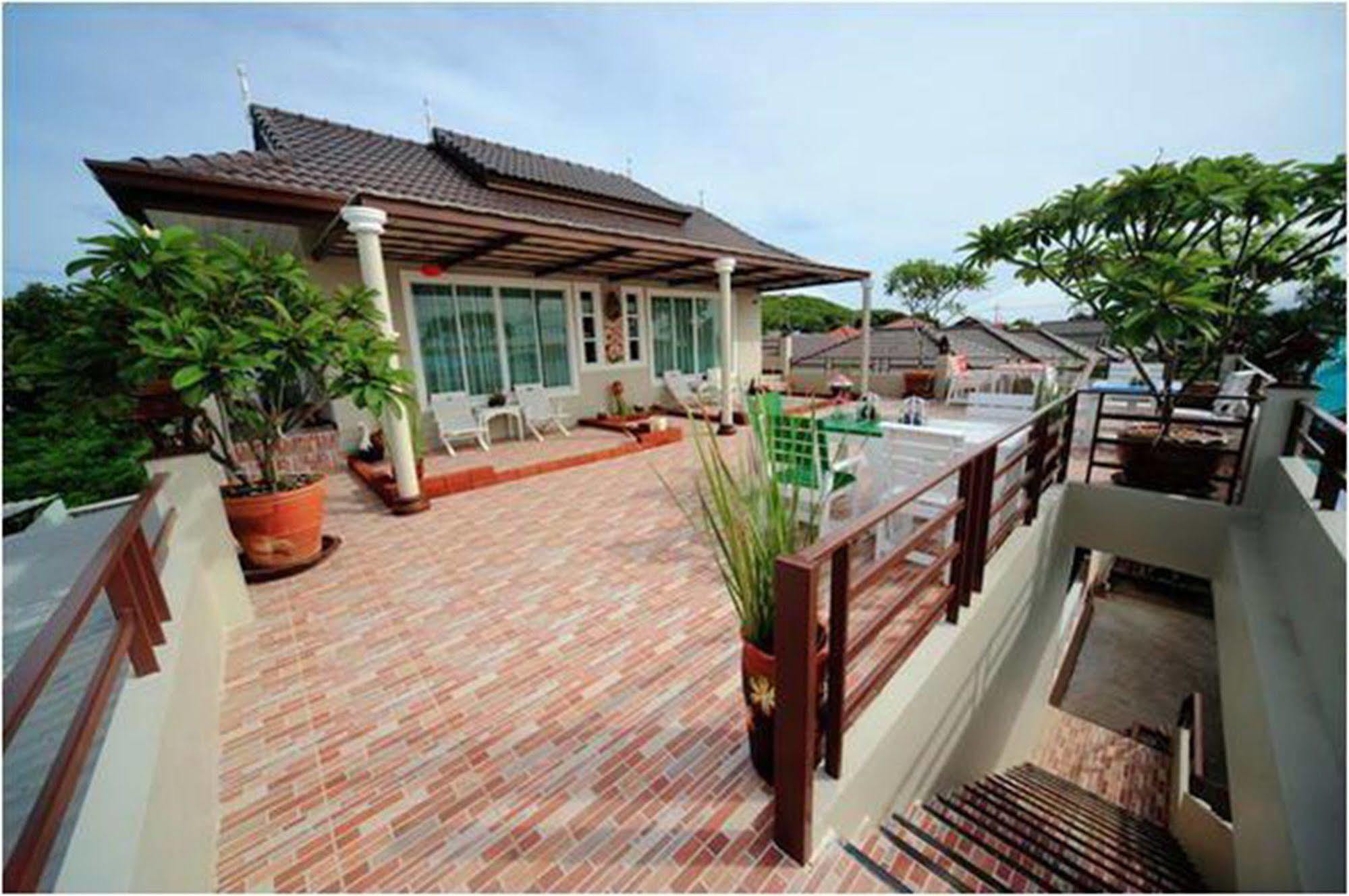 Bee Orchid Pool Hotel Pattaya