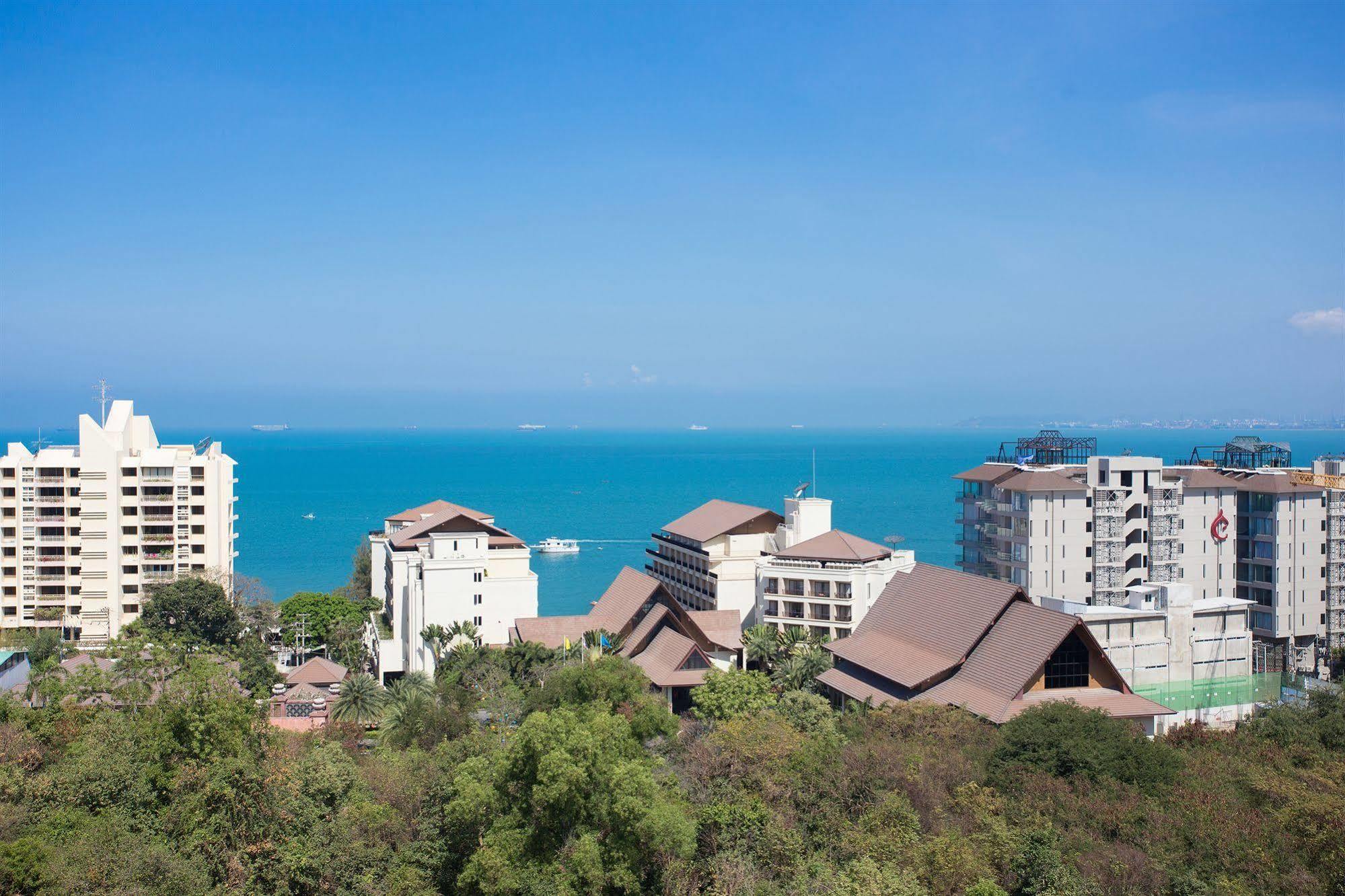 R-con Wongamat Hotel