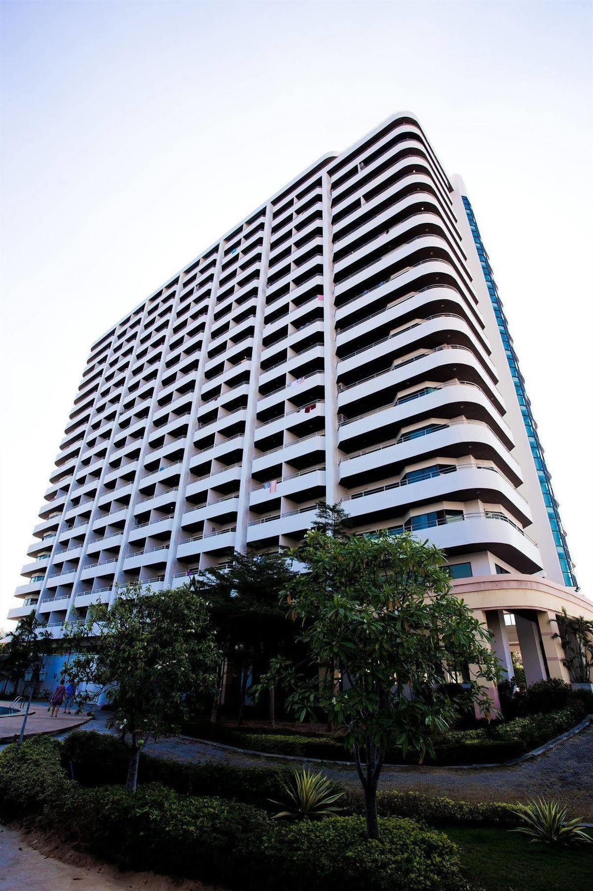 R-con Wongamat Hotel