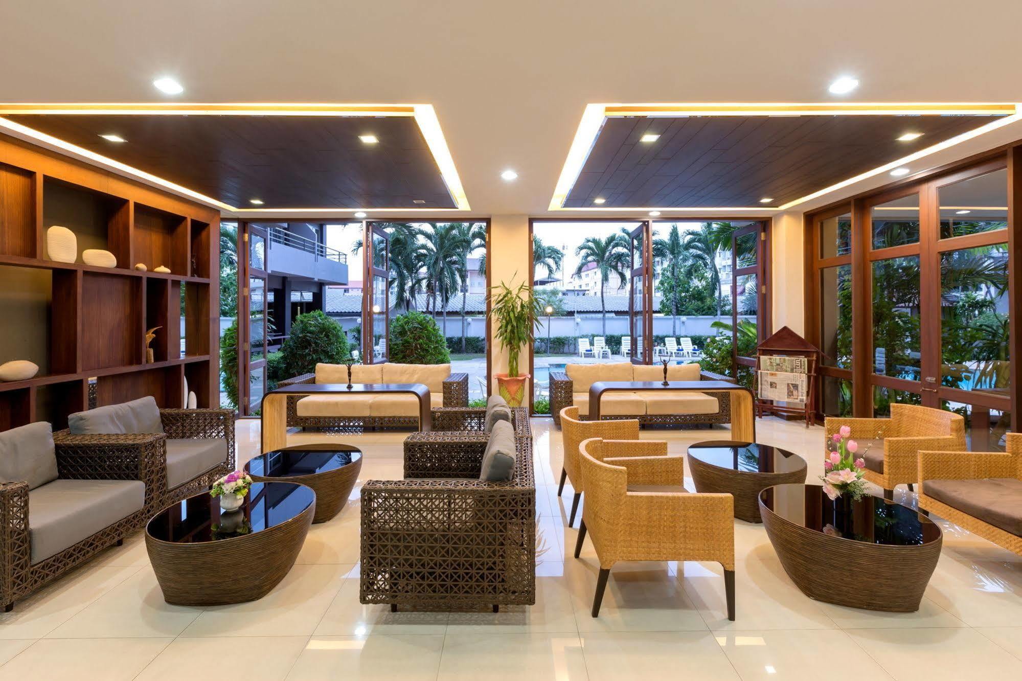 Holiday Hotel 4*