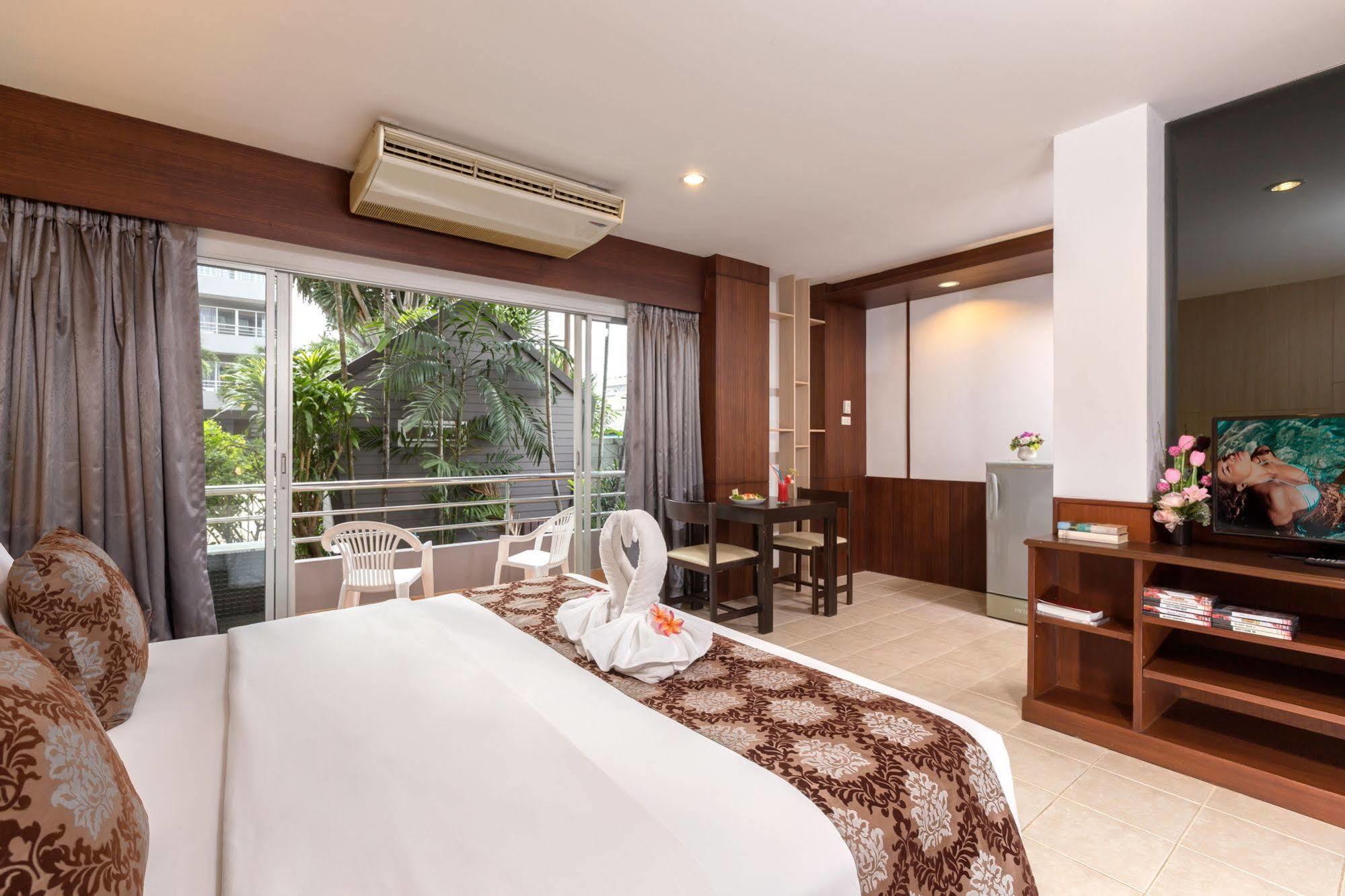 Holiday Hotel