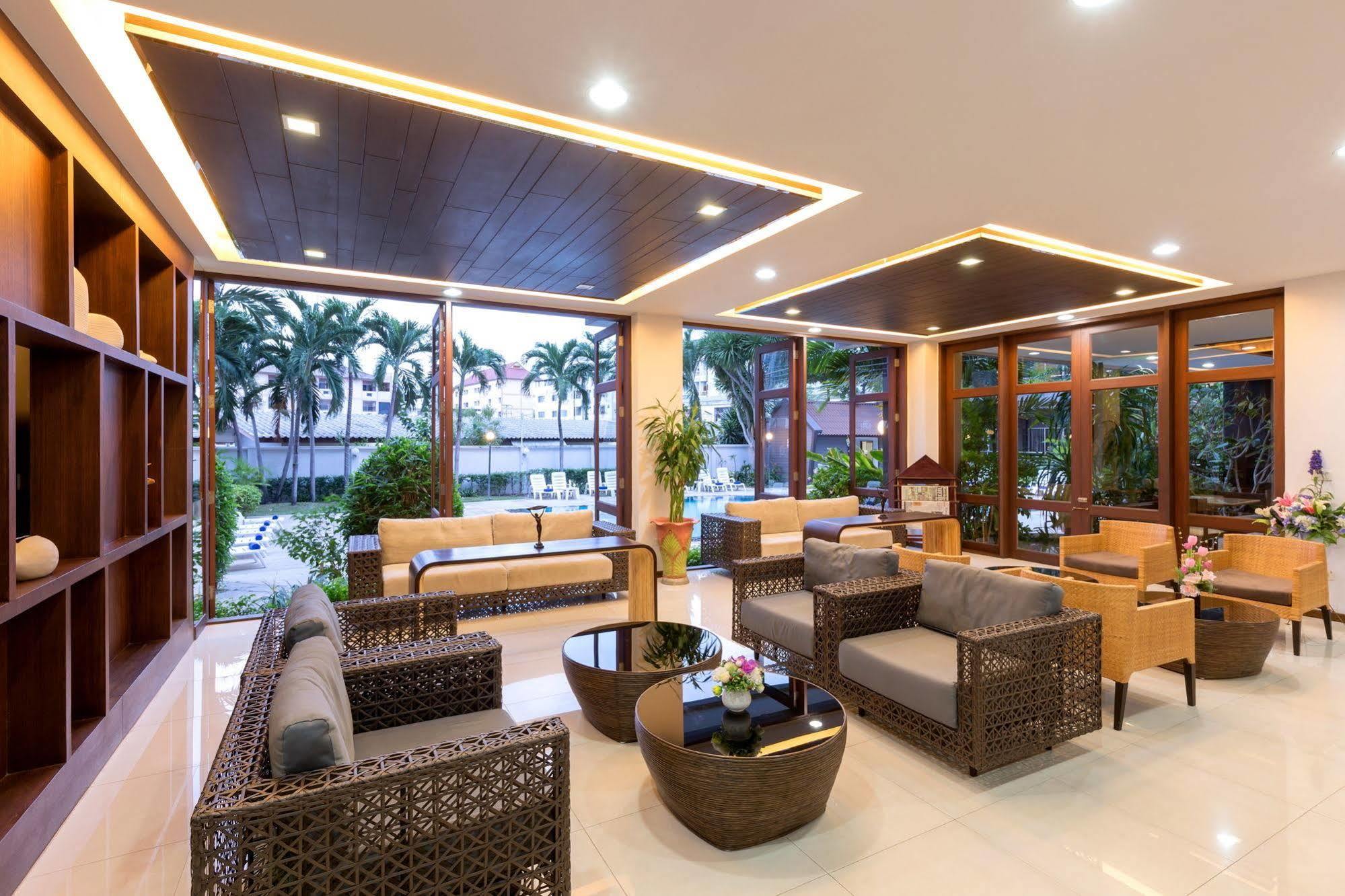Holiday Hotel Pattaya
