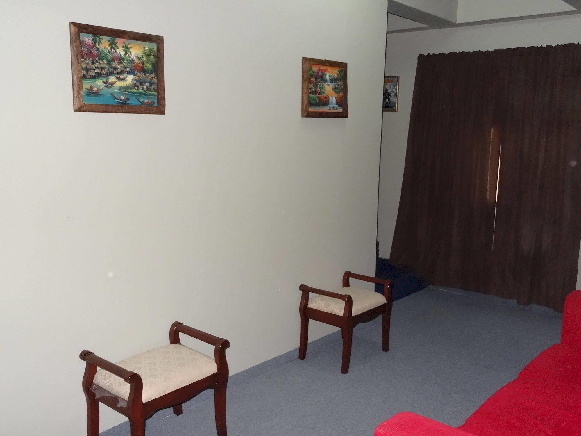 The Lounge 3*
