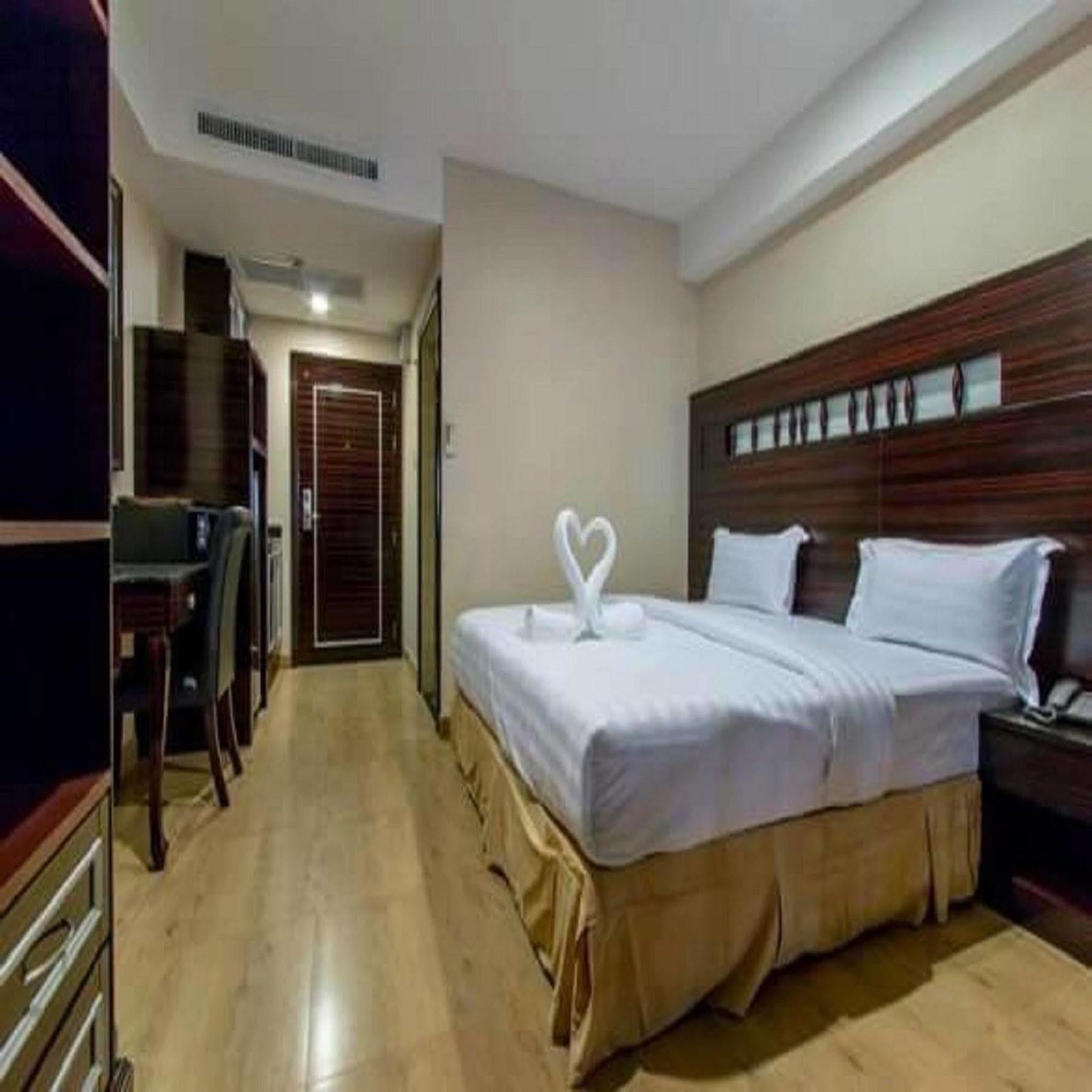 Land Royal 4*