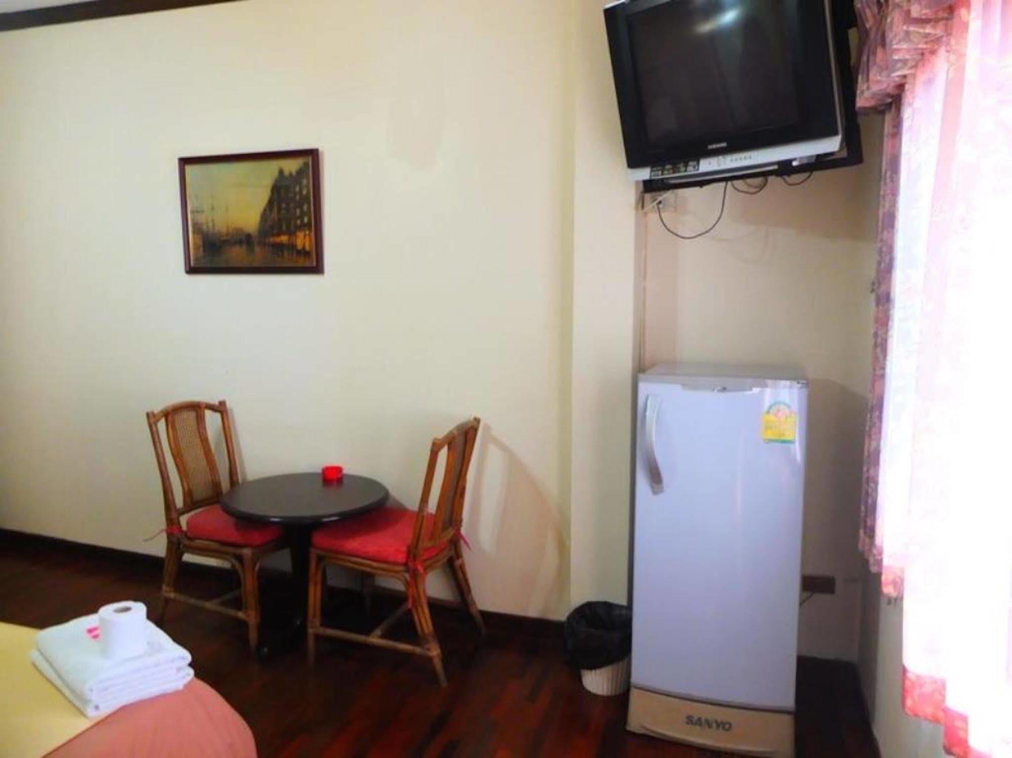 The Caddy Shack 3*