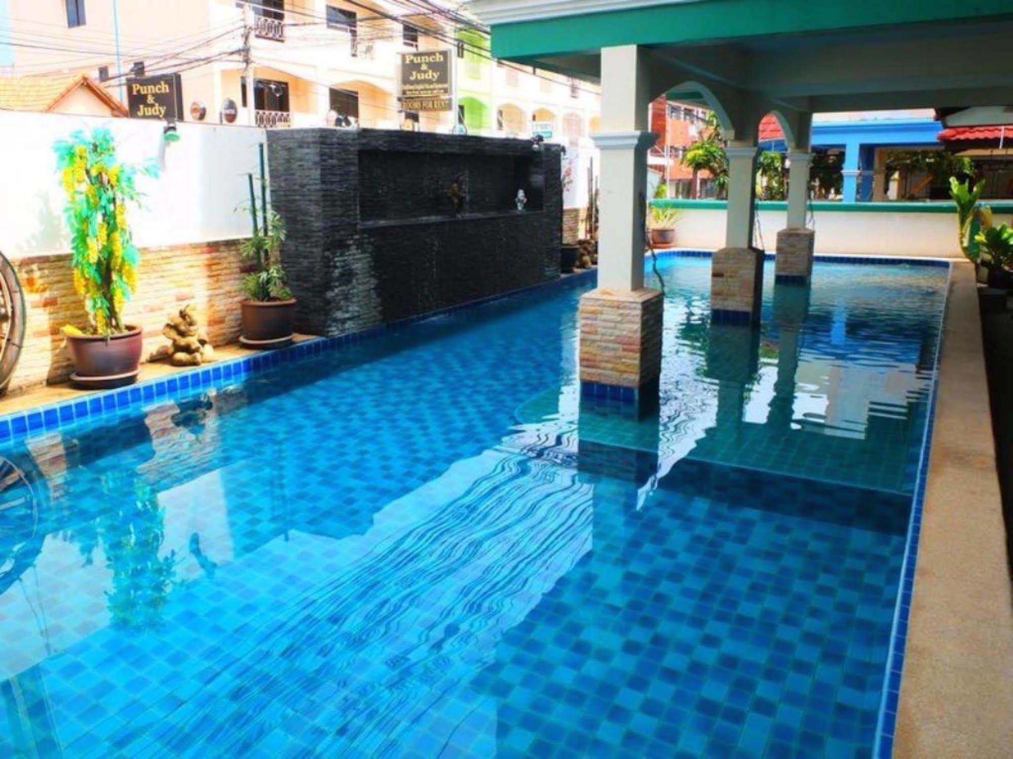 The Caddy Shack Hotel 3*
