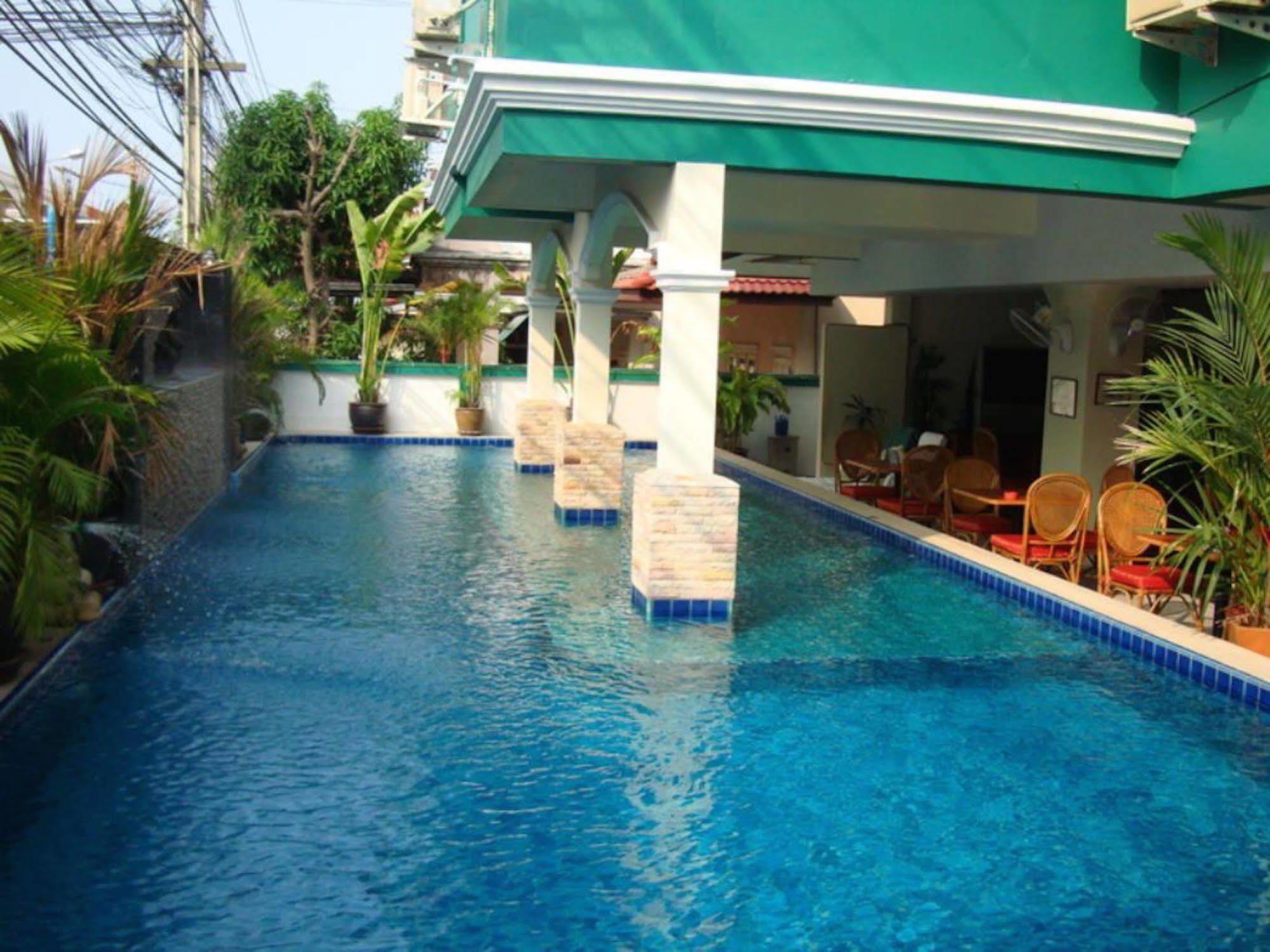 The Caddy Shack 3*
