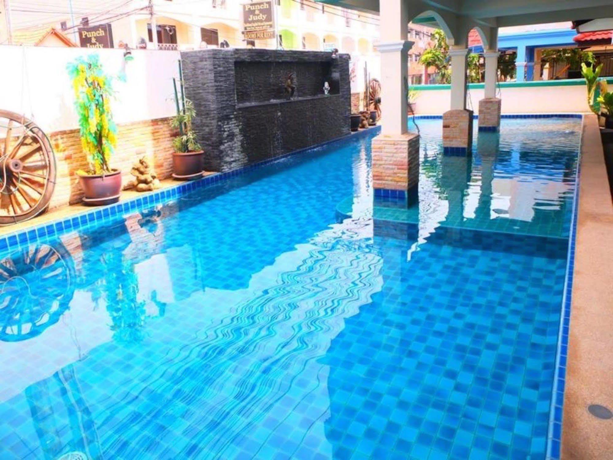The Caddy Shack Hotel