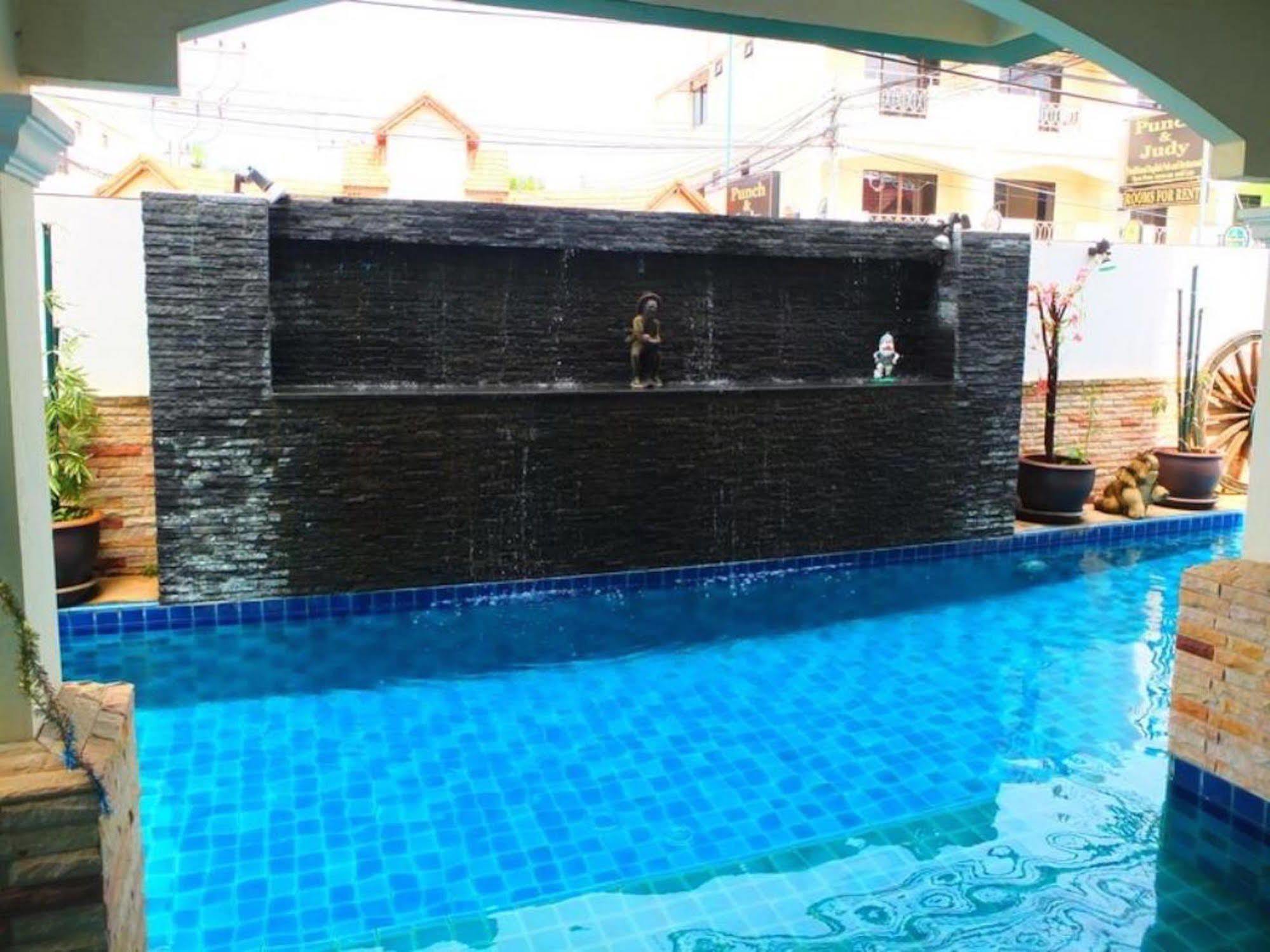 The Caddy Shack Hotel