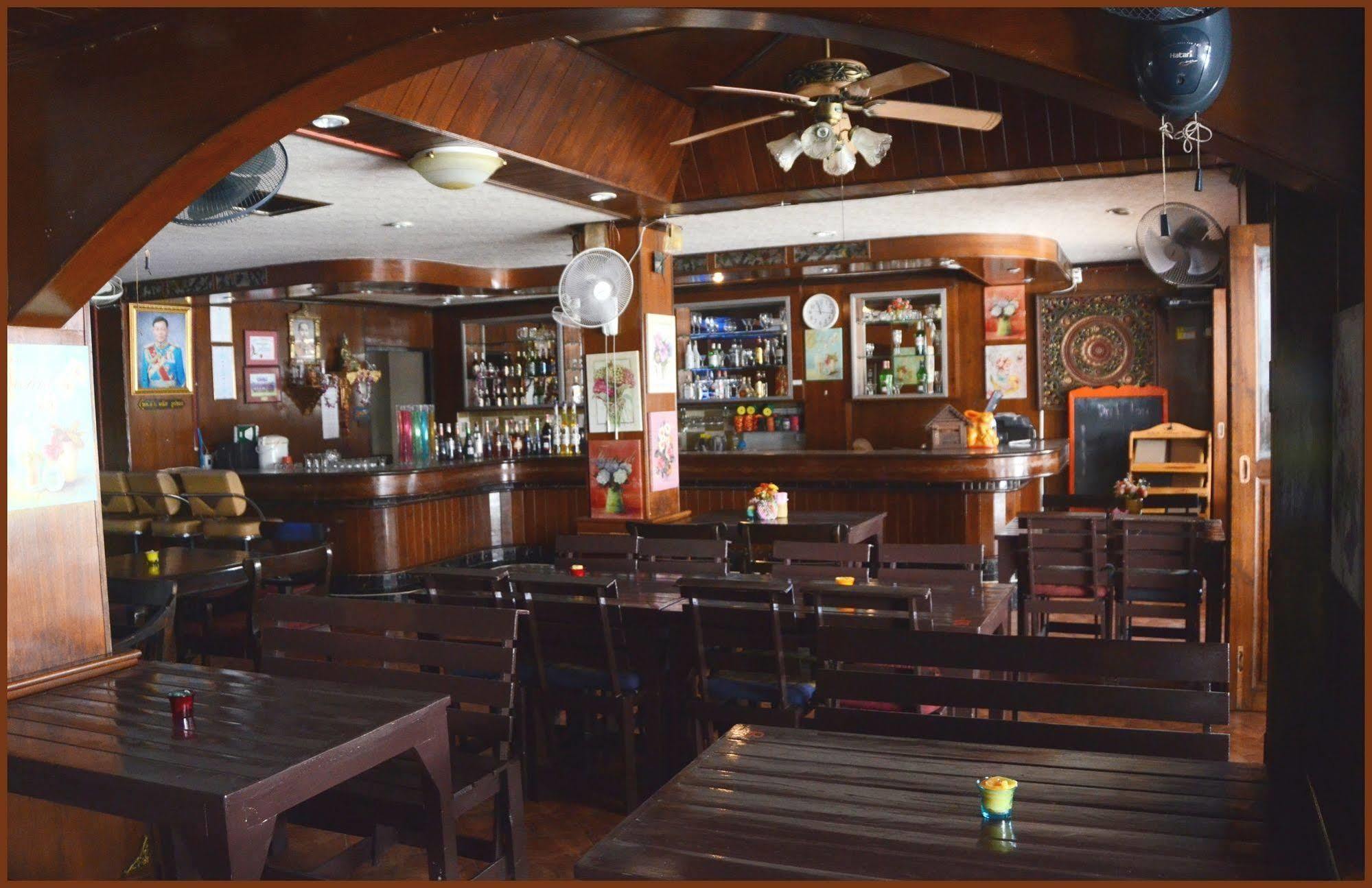 Gold Coast Inn 2*