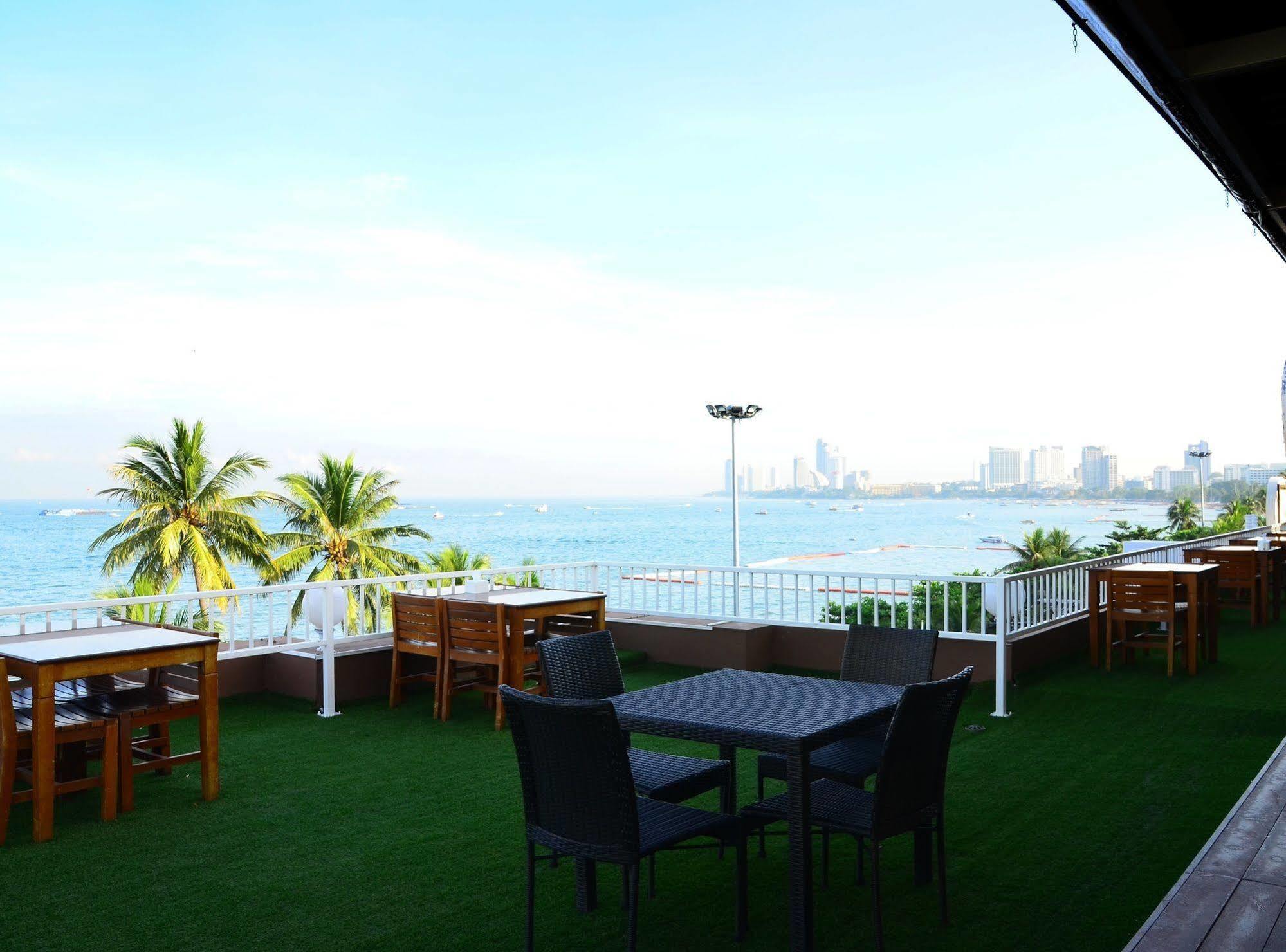 Hotel Baywalk 3*