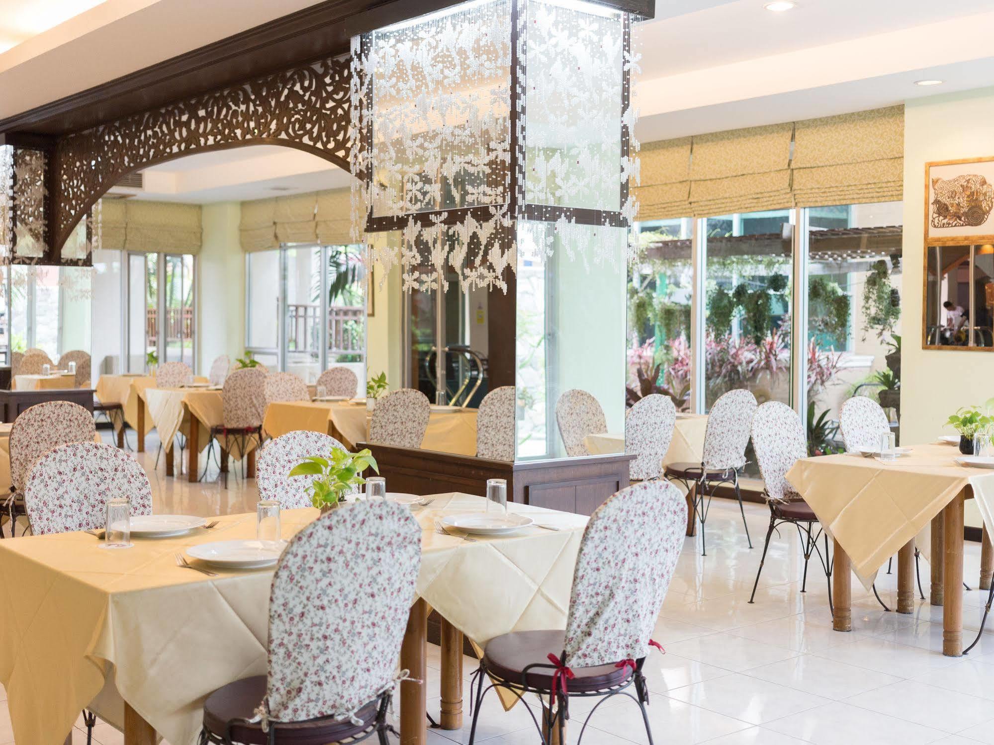 Hotel Eastern Grand Palace 4*