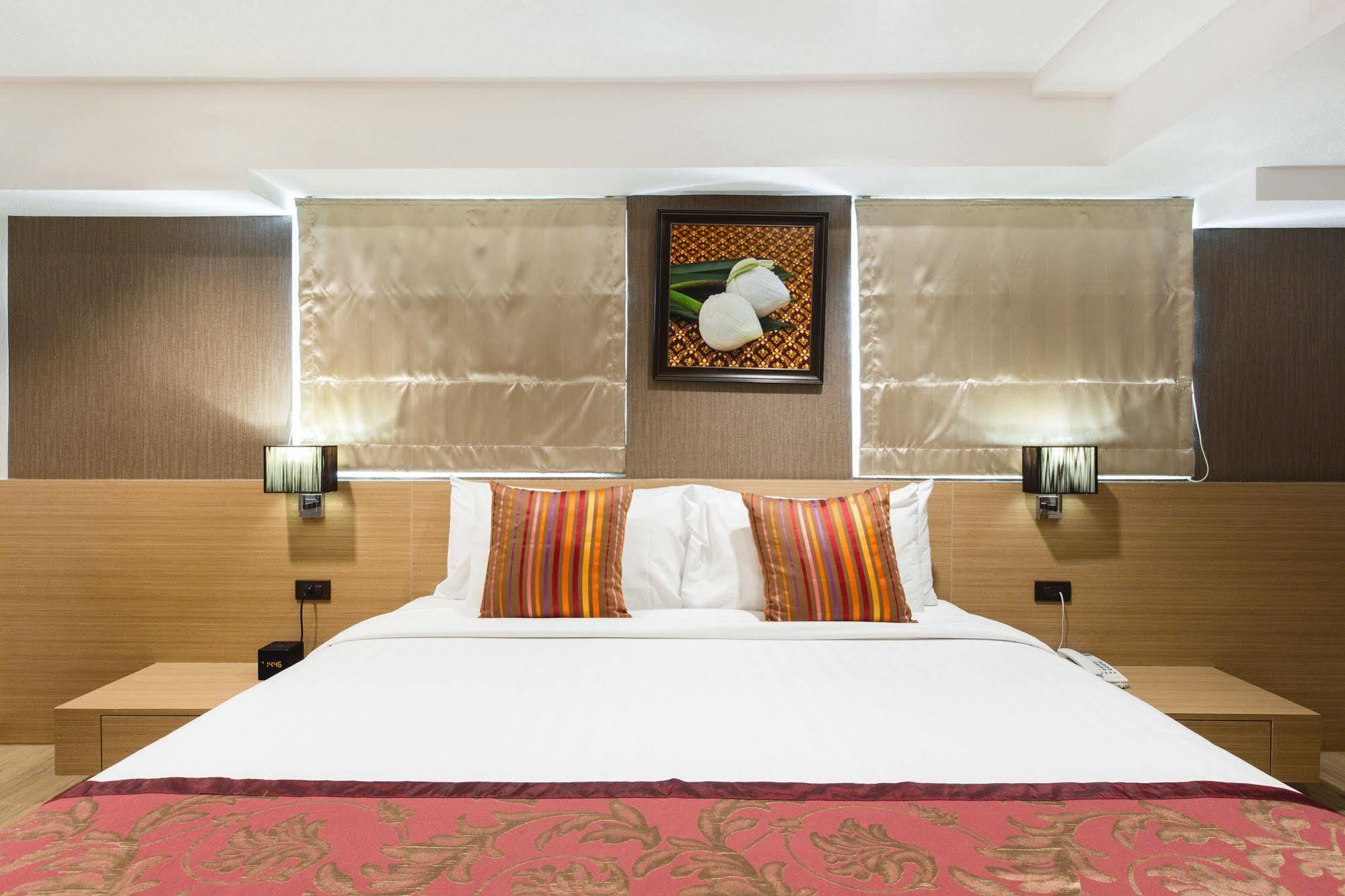 Adelphi Hotel