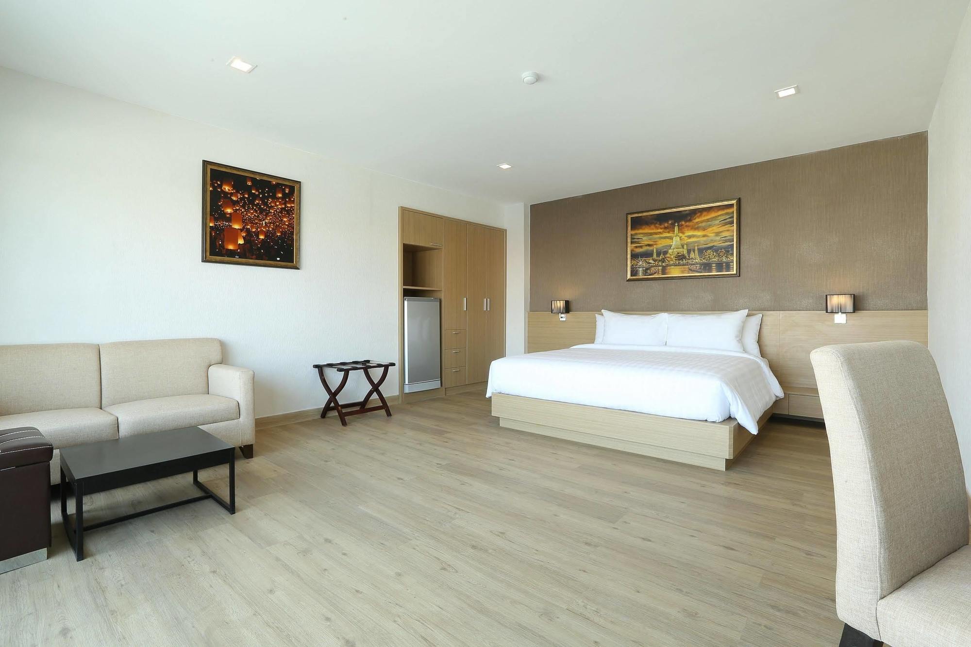 Adelphi 4*
