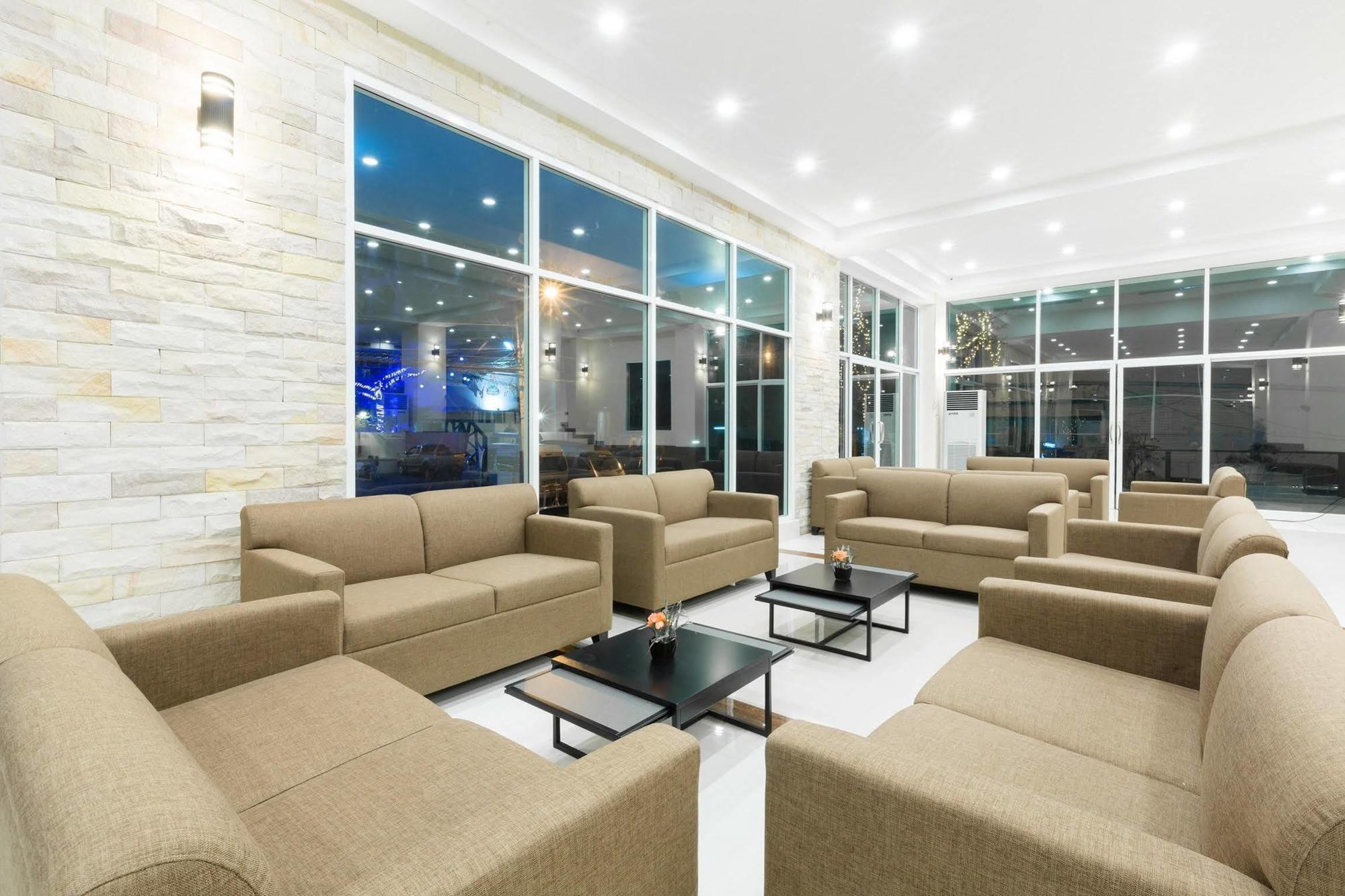Adelphi Hotel 4*
