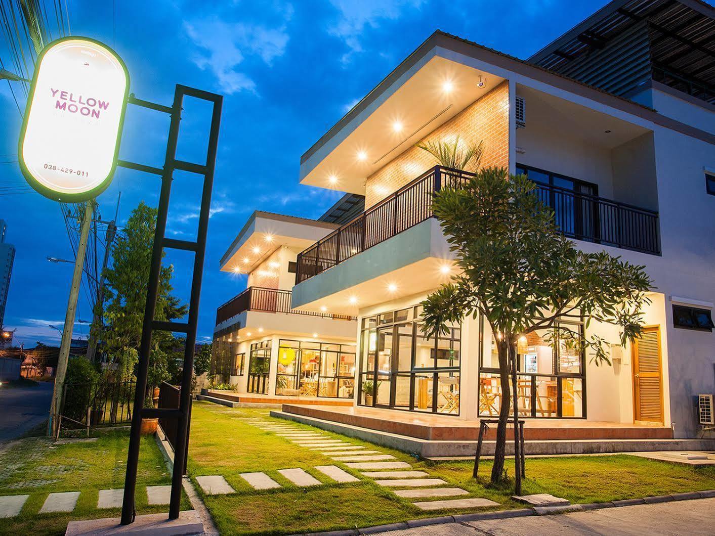 Yellow Moon Hotel Pattaya