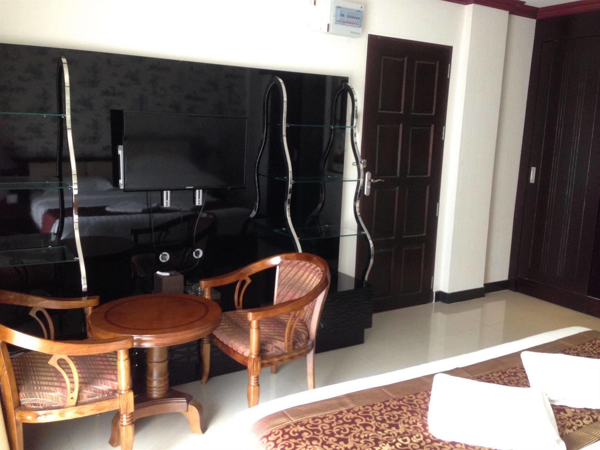 Katesiree Hotel 2*