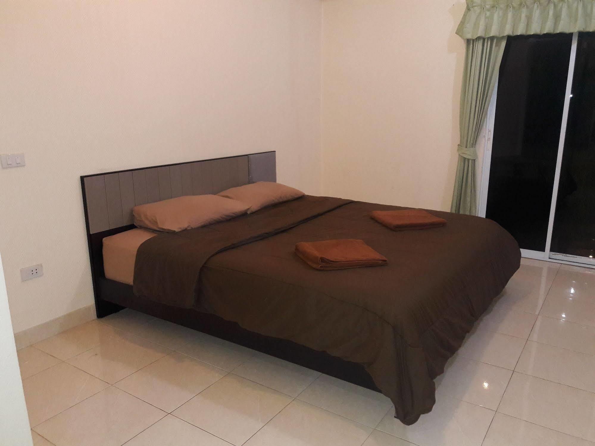Key Bar And Guest house Pattaya
