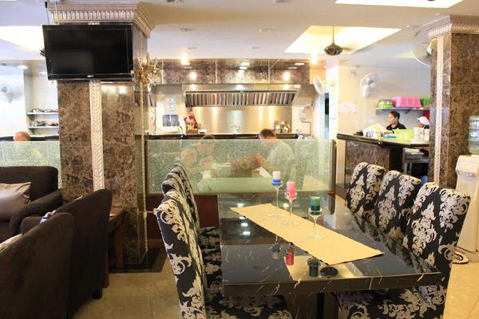 Hotel Maleez