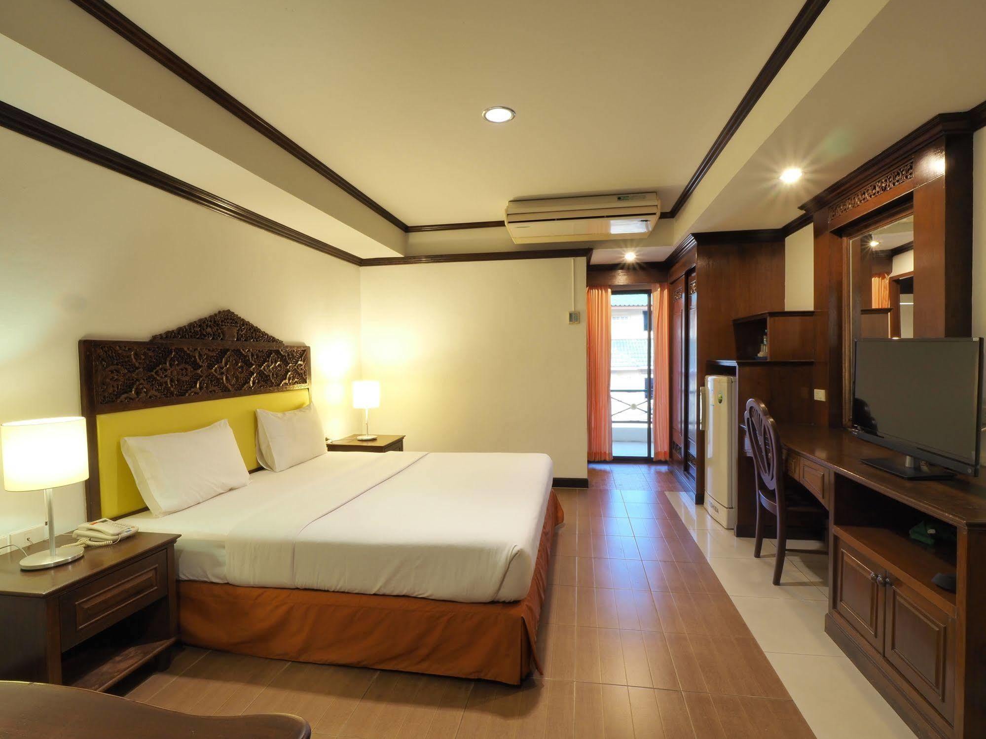 Golden Hotel 2*