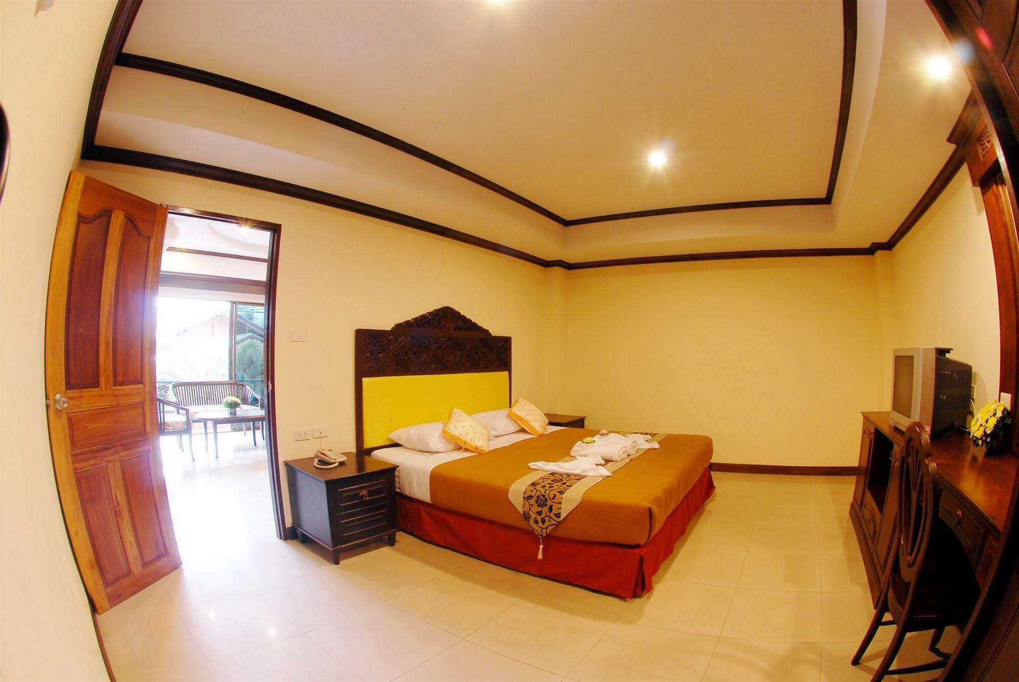 Golden Hotel 2*