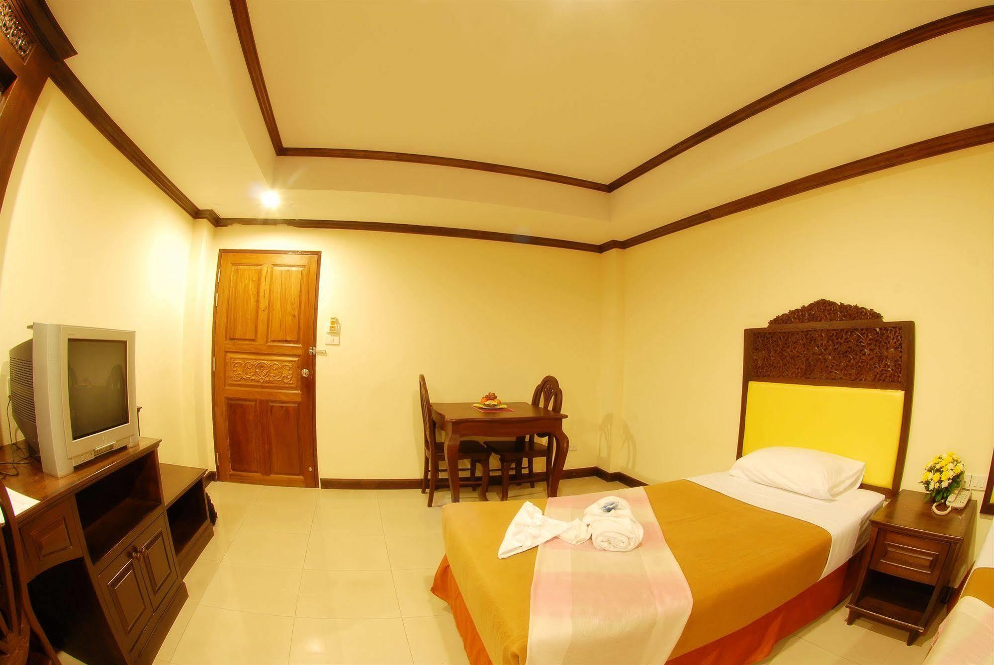 Hotel Golden 2*