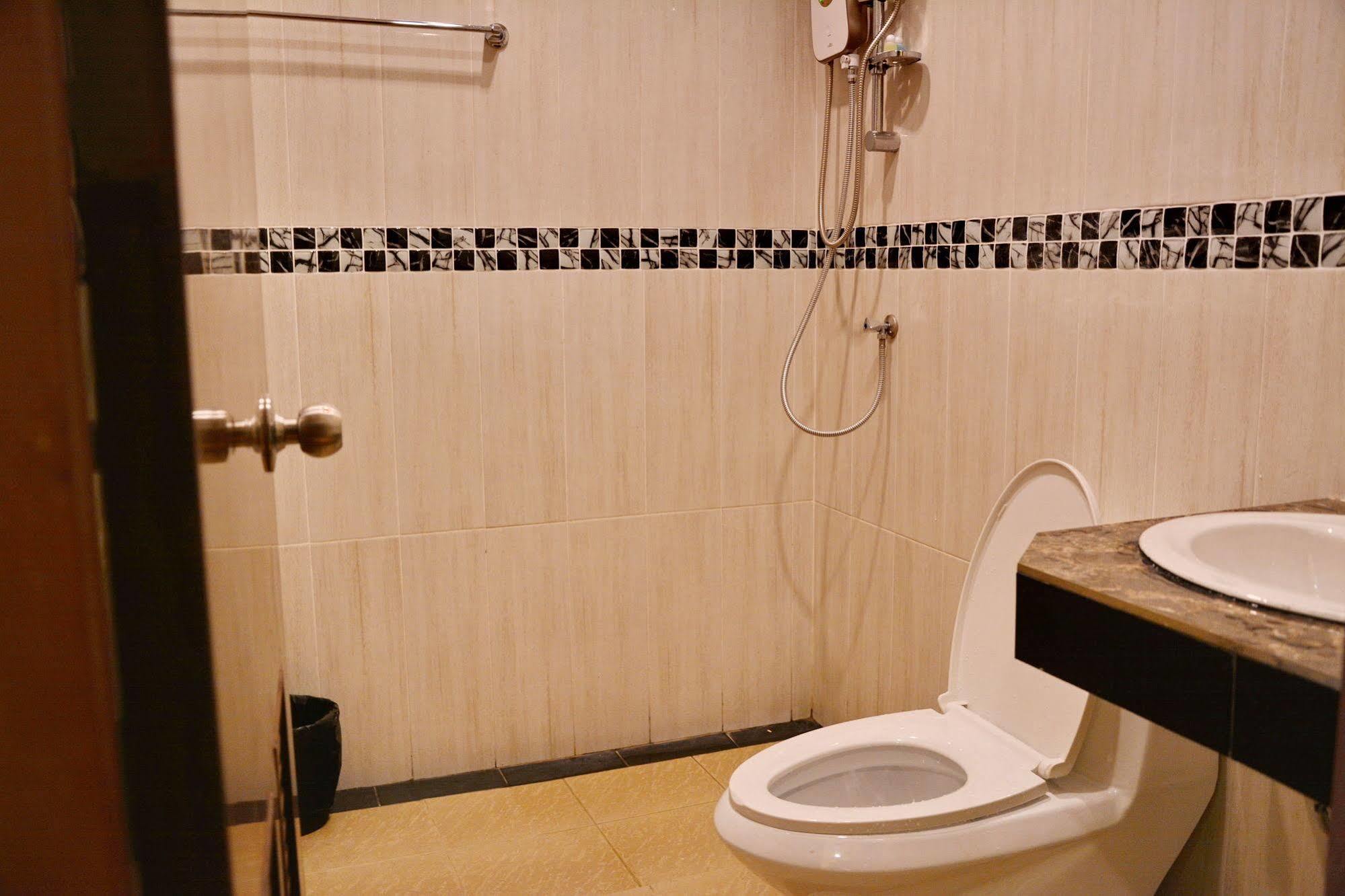 Taj Place Residency Hotel 2*