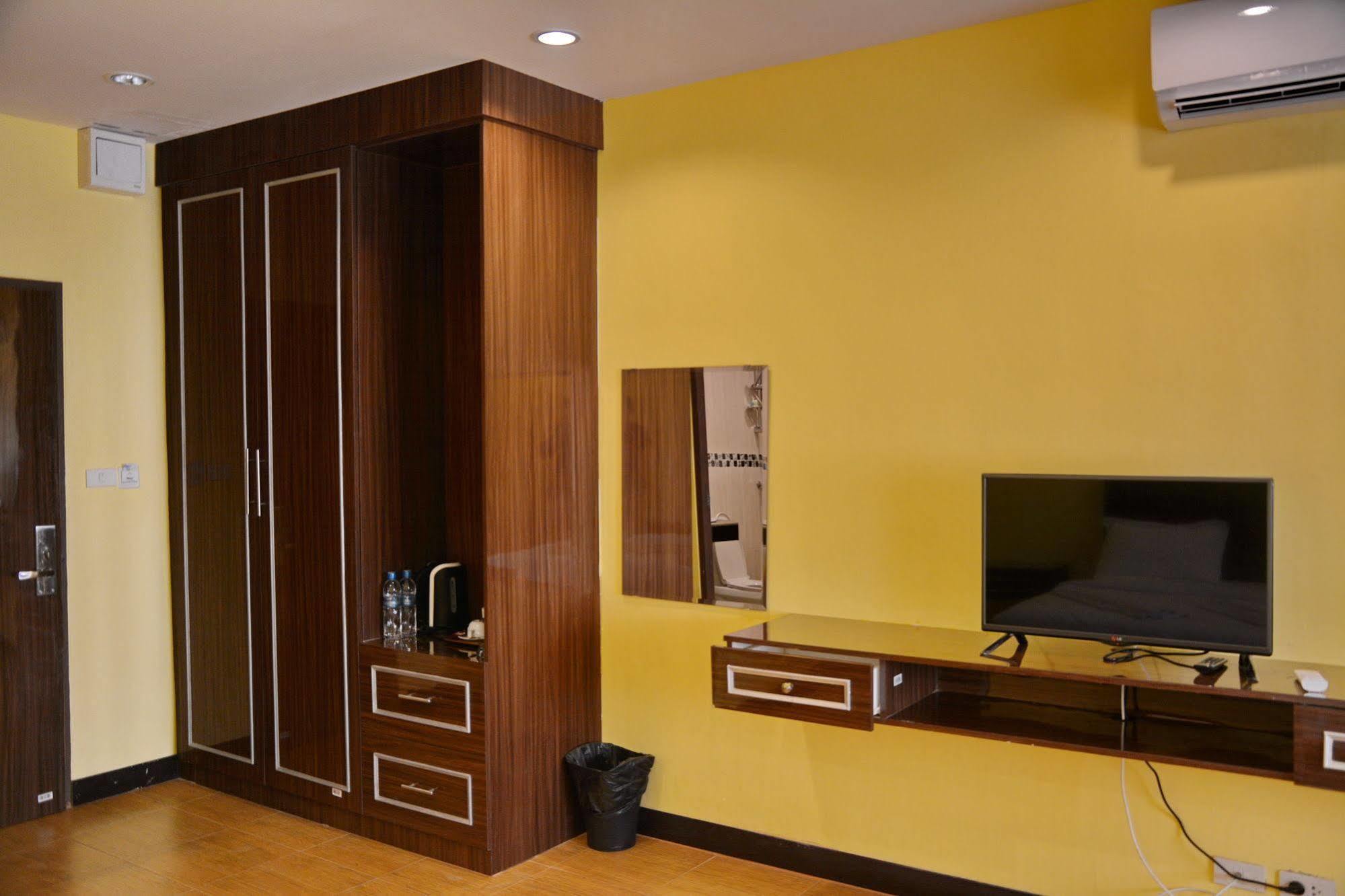 Hotel Taj Place Residency