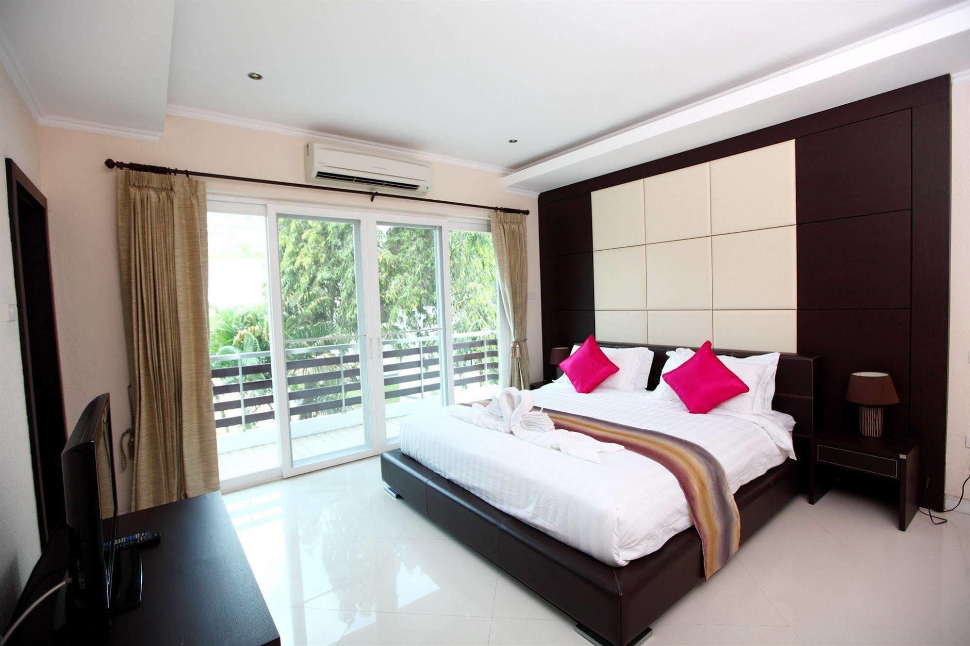 Hidden Palm Pool Villa *